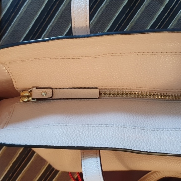 Kate Spade Leather Tote. - Picture 9 of 16